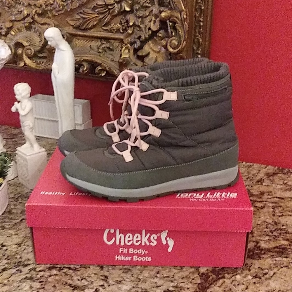 0415 Cheeks Fit Body Ankle Sneaker Boots